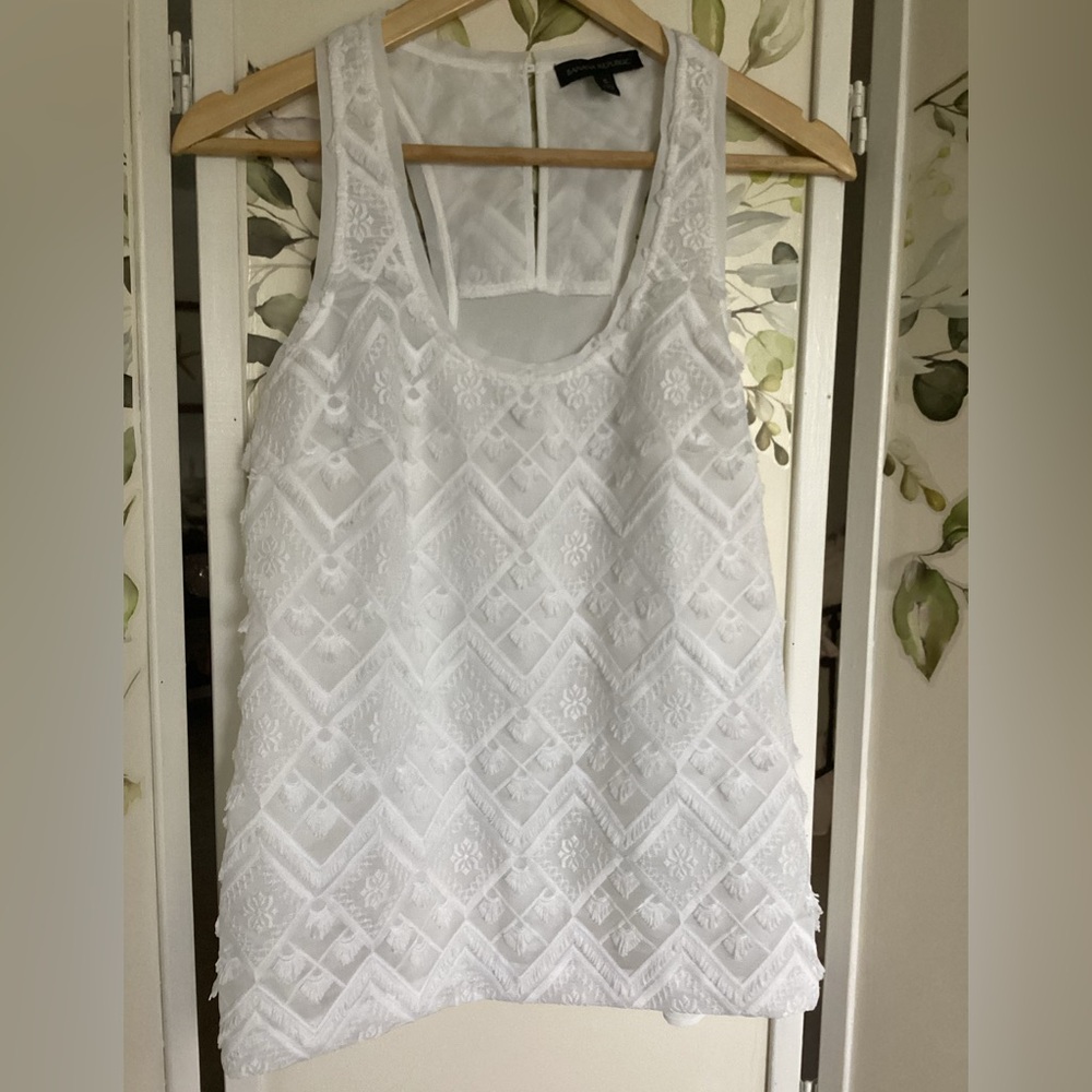 💗 BANANA REPUBLIC Lace Top S white keyhole back EUC tank blouse